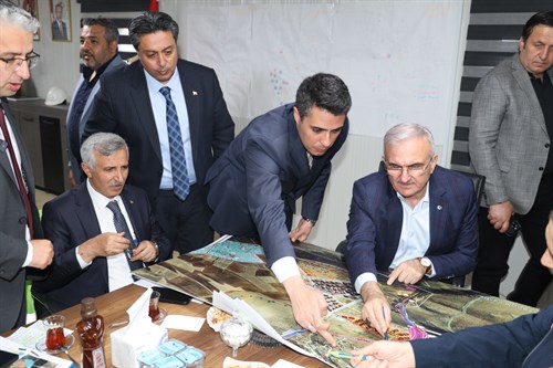 İçişleri Bakan Yardımcısı Sayın Münir Karaloğlu ve Kahramanmaraş Valimiz Sayın Mükerrem Ünlüer İlçemizi Ziyaret Etti