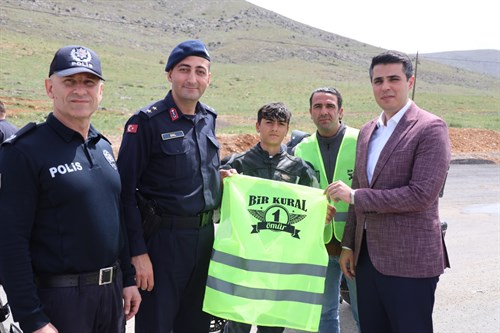 3-9 Mayıs Trafik Haftası "Bir Kural Bir Ömür" mottosuyla ilçemizde farkındalık çalışmaları yapıldı.